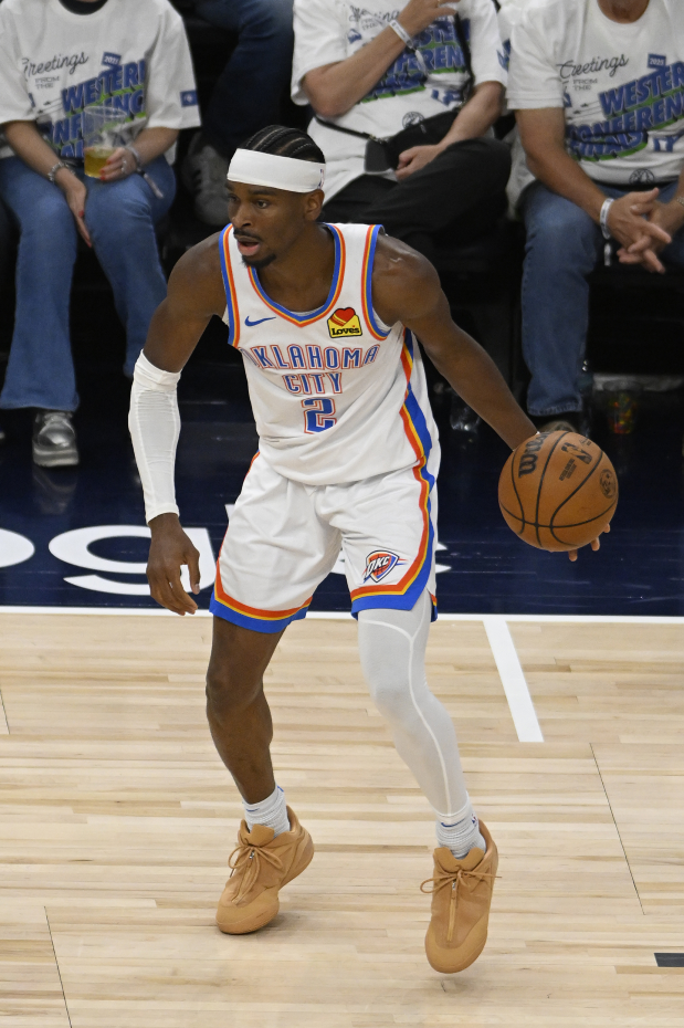 华体会hth-🥰有望完成大满贯！亚历山大与队友分享西决MVP荣耀