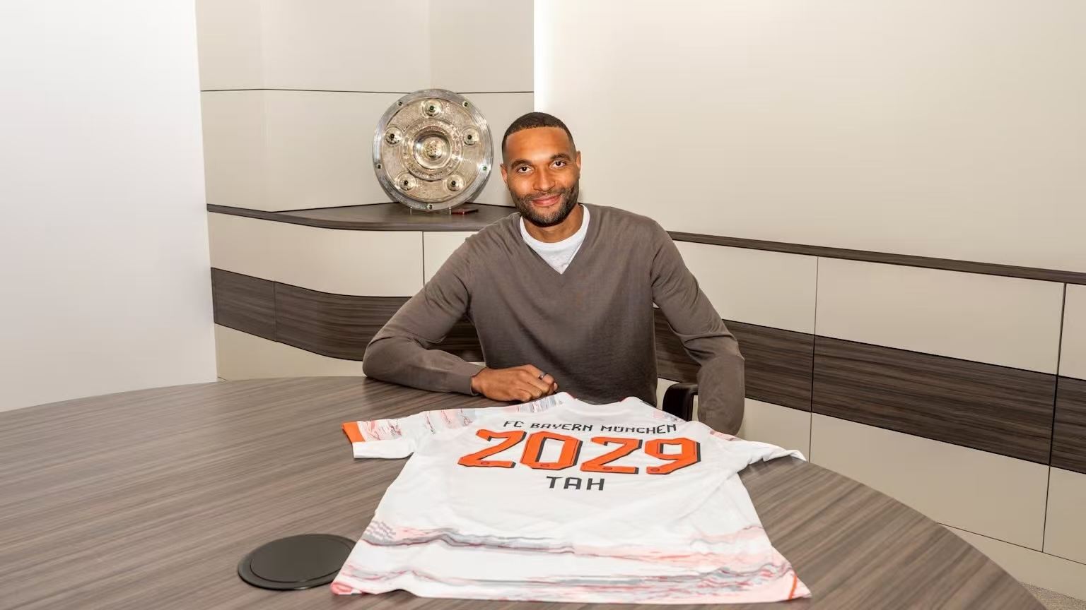 华体会官方-罗马诺：拜仁与勒沃库森就若纳唐·塔参加世俱杯的费用达成一致