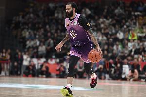 华体会官方-攻坚利器！里勒10中7砍半场最高19分外加3助 三分4中3