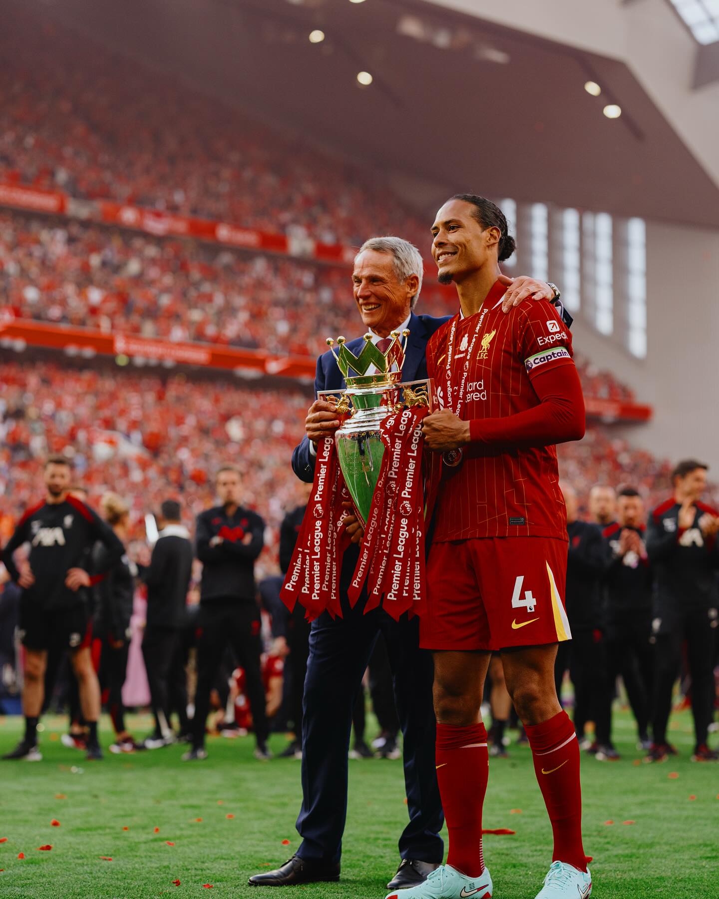 华体会官方-范戴克：这是一个不可思议的赛季，让我们一起庆祝吧