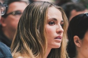 华体会-依旧恩爱！瑞秋晒与罗伯森合照：拥抱汗水和胜利