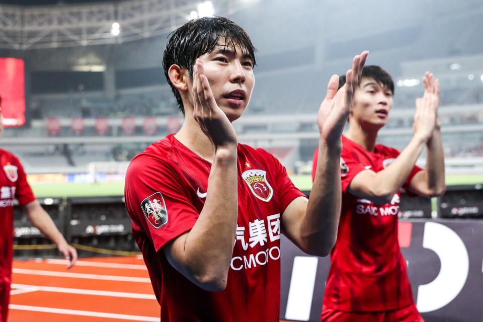 华体会-杨世元灾难一战！送点后飞铲逃红，媒体人集体开炮：穆帅得不偿失