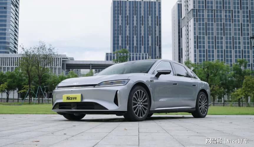 华体会hth-通勤代步亲测好用！重度使用风云A9L驾驶辅助之后，离不开了