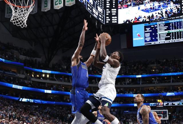 华体会体育-小时候的梦想！爱德华兹圆梦圣诞大战：赢球更爽