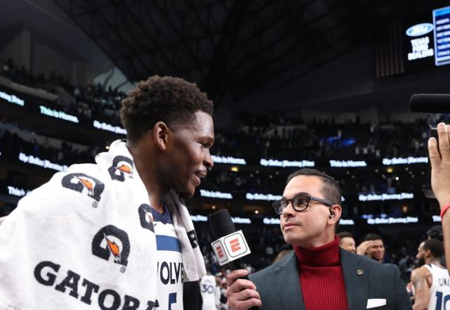 华体会体育-小时候的梦想！爱德华兹圆梦圣诞大战：赢球更爽