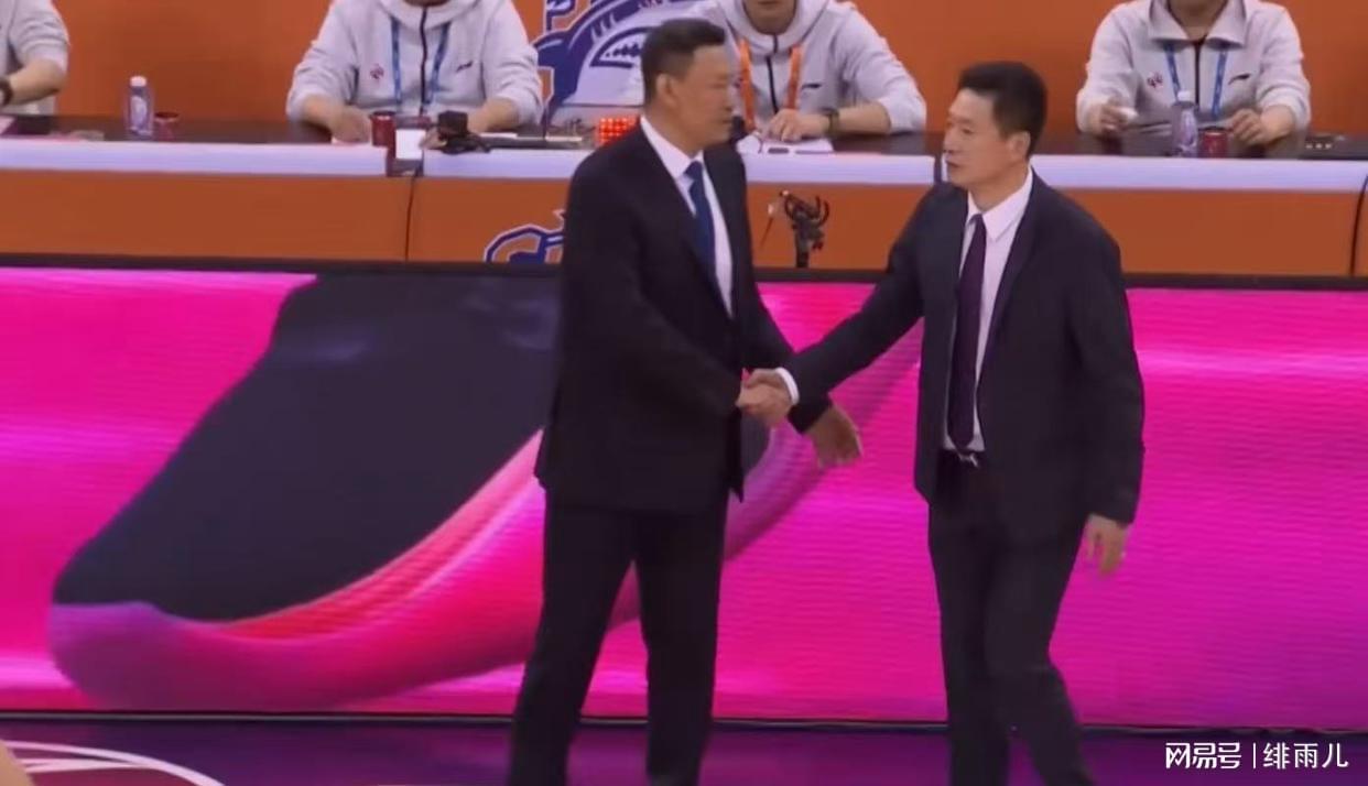 华体会官网-换帅的前奏？广东“七冠教头”霸气放话，朱芳雨施压杜锋！