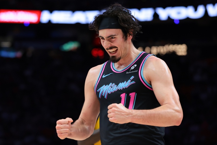 华体会-稳定输出！哈克斯本赛季至今第12次替补得到20+ 领跑全联盟