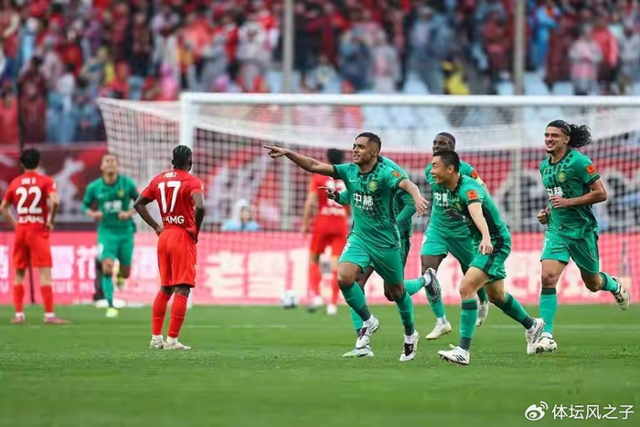 华体会体育-海港钱白花了，补强补了个寂寞，球迷不满，卫冕也基本无望了|上海海港|杨希|新赛季|超级杯|克劳德_新浪体育_新浪新闻