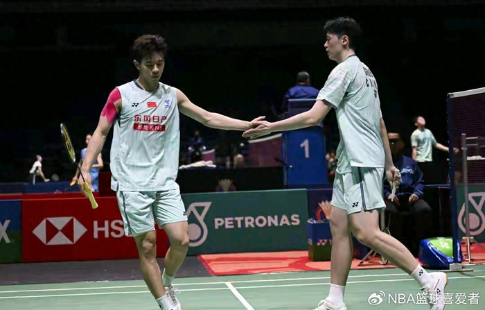 华体会官网-全英赛国羽悲喜夜：女线扛旗，男队团灭，决赛死磕韩国！|安洗莹|王祉怡|女双|半决赛|全英羽毛球公开赛_新浪体育_新浪新闻