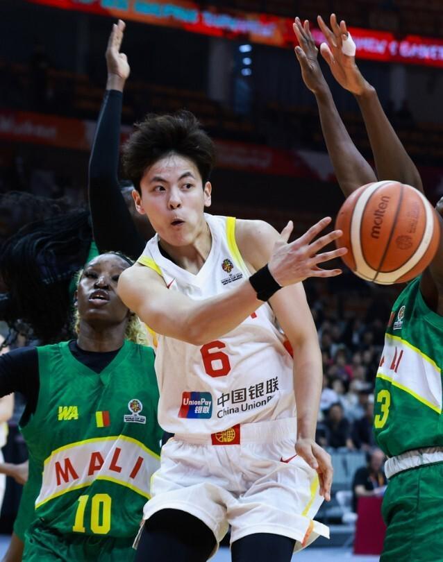 华体会网站-世预赛开门红！李月汝21+11，三大中锋均上双，中国女篮81-68马里