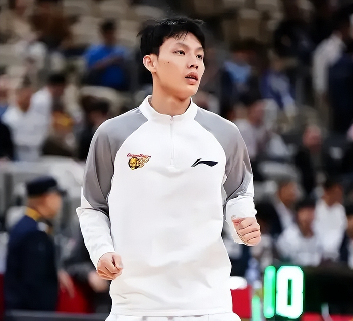 华体会官方-广东球迷刷屏杜锋下课！进攻只靠外援，防守到处漏，2将被用废了|辽宁男篮|广东男篮|徐杰|比赛|赛季_新浪体育_新浪新闻