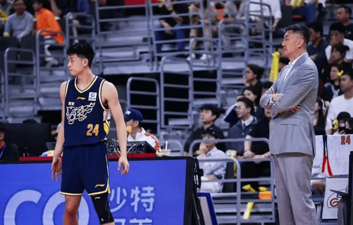 华体会官方-广东球迷刷屏杜锋下课！进攻只靠外援，防守到处漏，2将被用废了|辽宁男篮|广东男篮|徐杰|比赛|赛季_新浪体育_新浪新闻